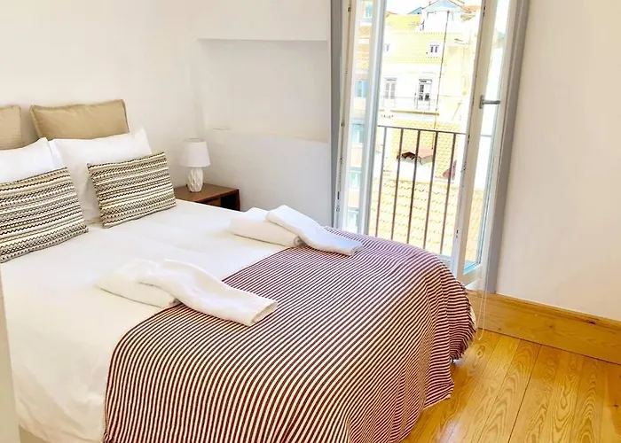 32 Top - Center Of Lisbon Duplex Apartment, Barrio Alto